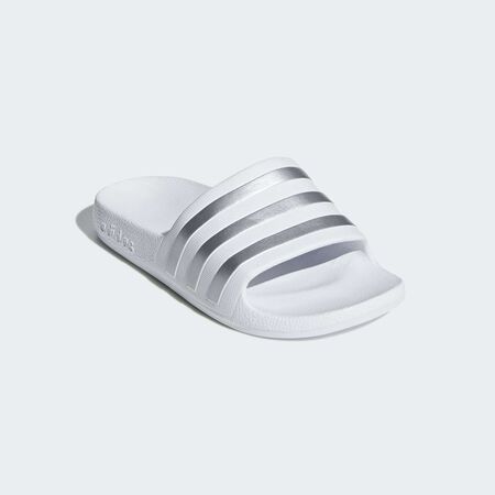 ADIDAS SPORTSWEAR Claquette Adilette Aqua Enfants Cloud White / Silver Met. / Cloud White CADET
