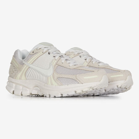 NIKE zoom vomero ZOOM VOMERO 5 SUEDE BLANC/BEIGE FEMME