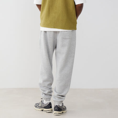 NEW BALANCE PANT JOGGER SMALL LOGO GRIS/BLANC HOMME