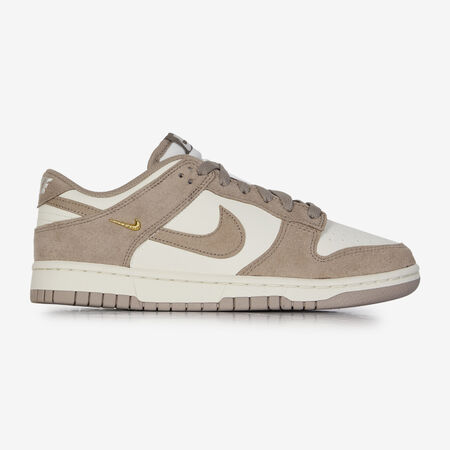 NIKE dunk DUNK LOW SUEDE MINI SWOOSH BLANC/BEIGE FEMME
