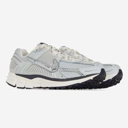 NIKE zoom vomero ZOOM VOMERO 5 CHROME ARGENTE/GRIS FEMME